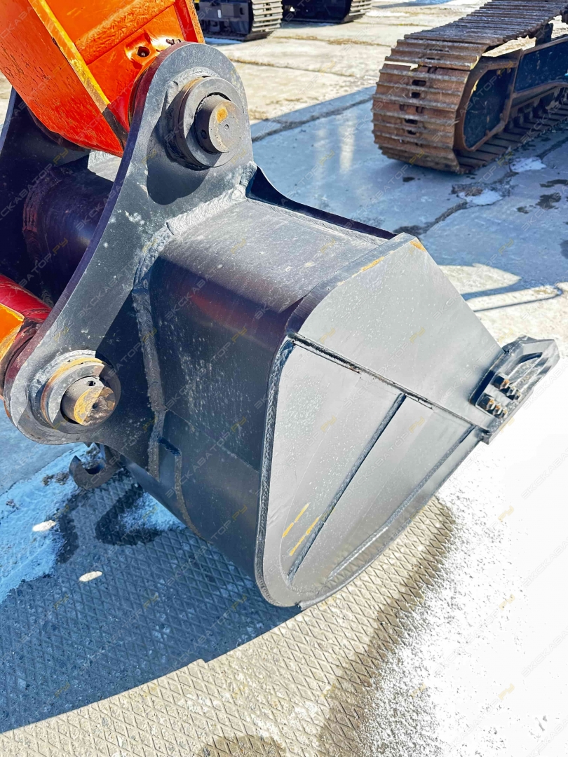 Hitachi ZX200-5 [17]