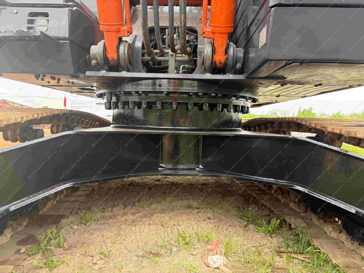 Hitachi ZX240LC [20]