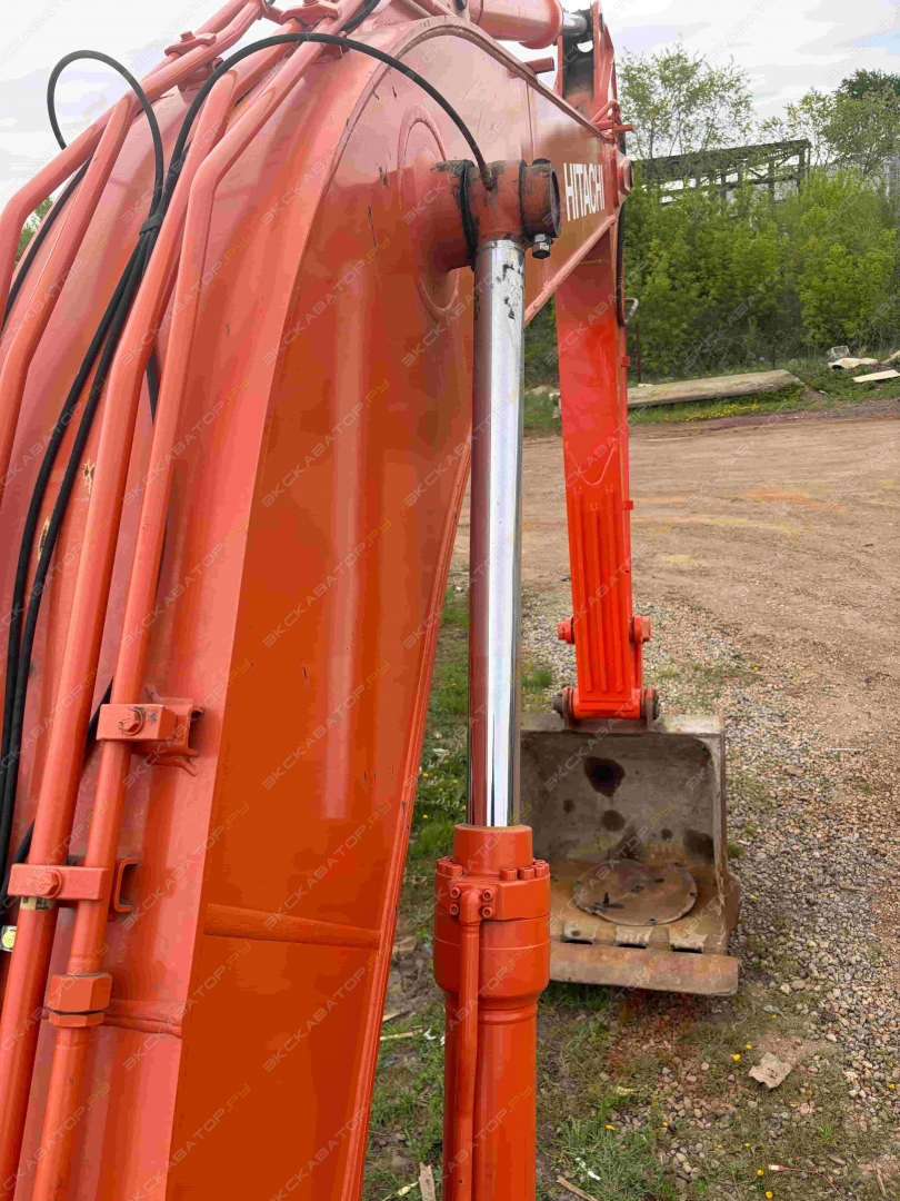 Hitachi ZX240LC [19]