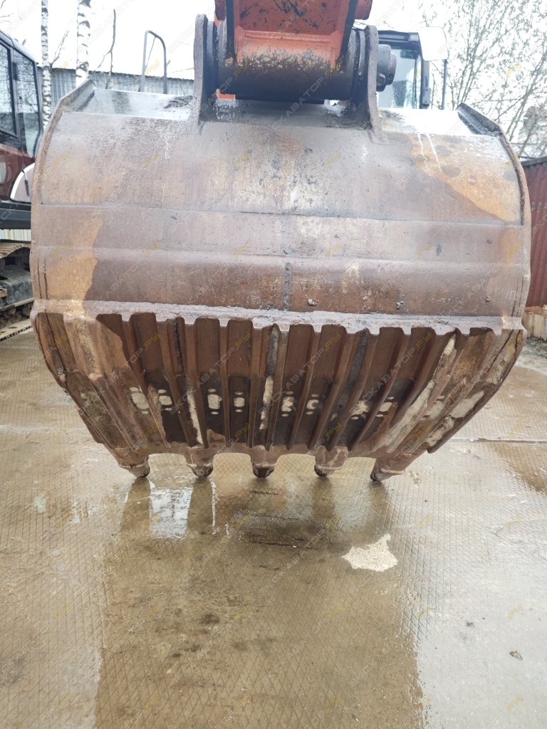 Hitachi ZX240LC [34]