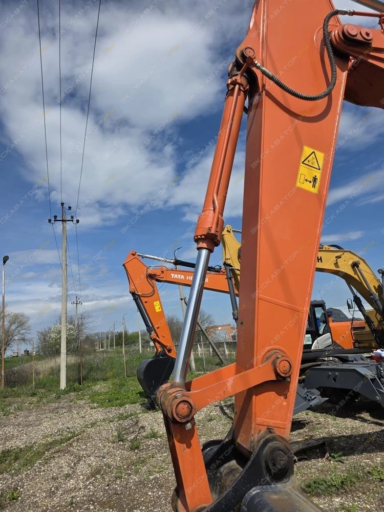 Hitachi ZX200-5 [20]