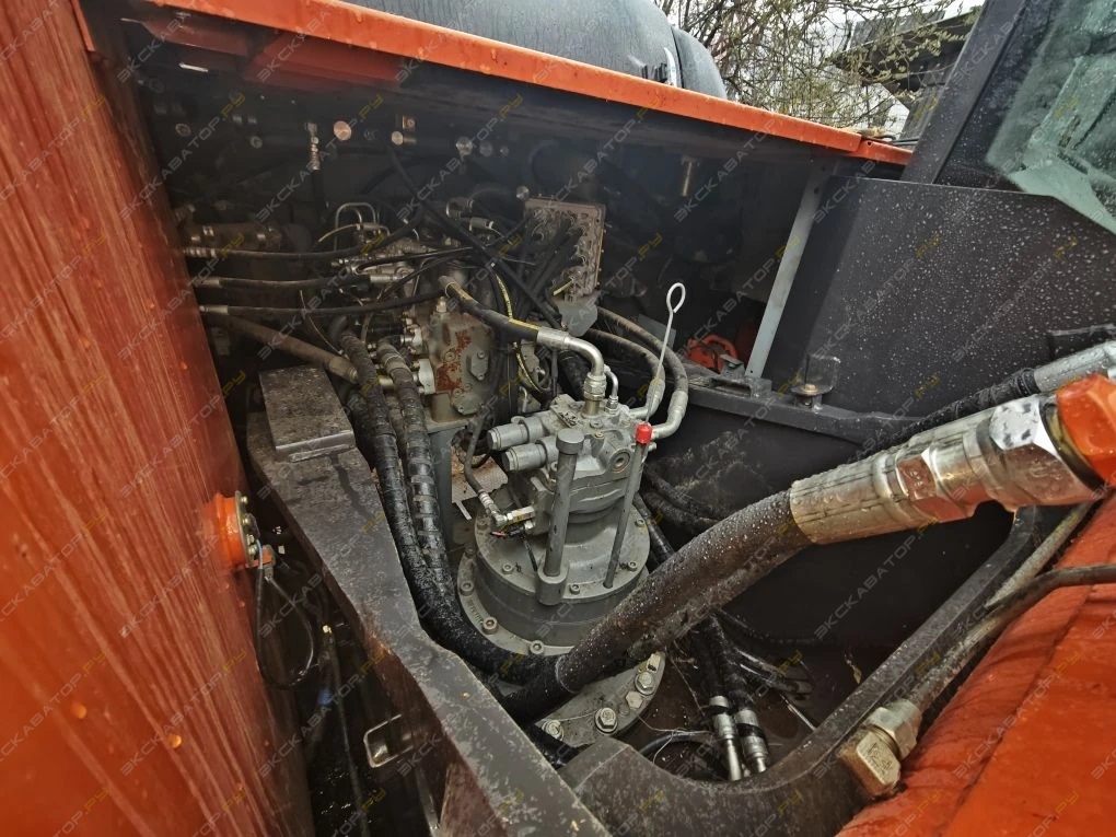 Hitachi ZX240LC [22]