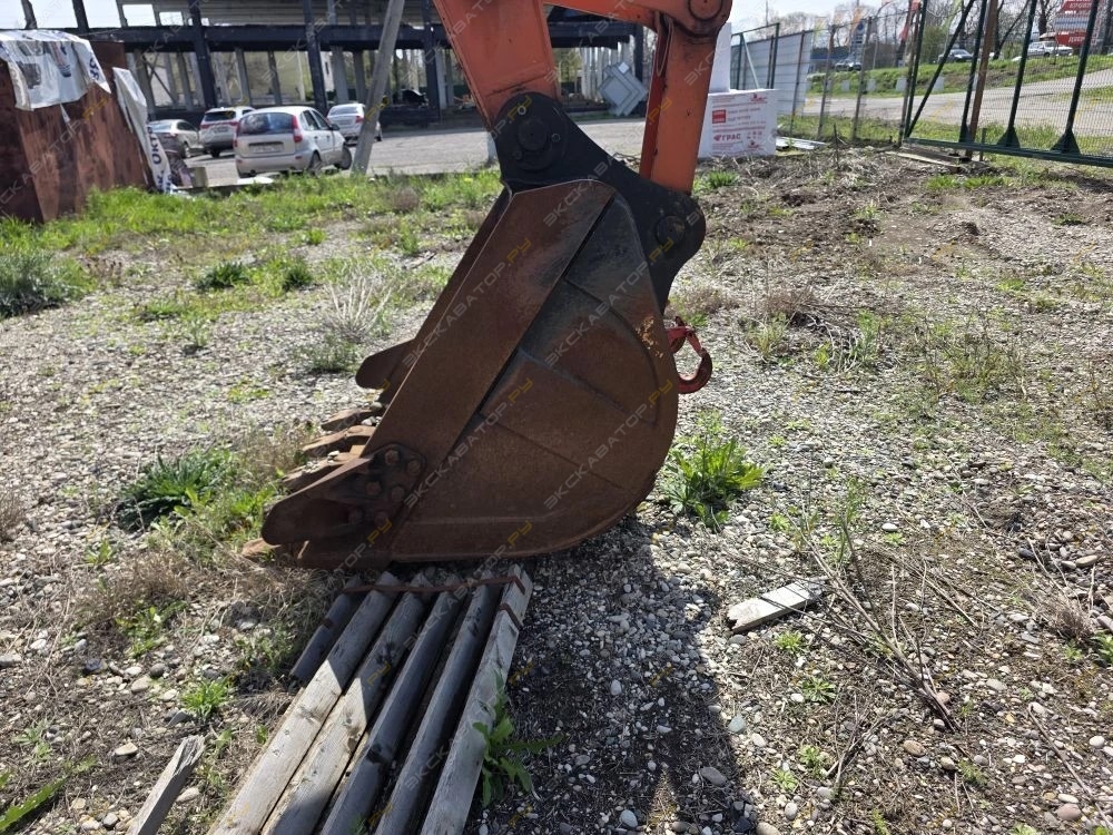 Hitachi ZX200-5 [22]