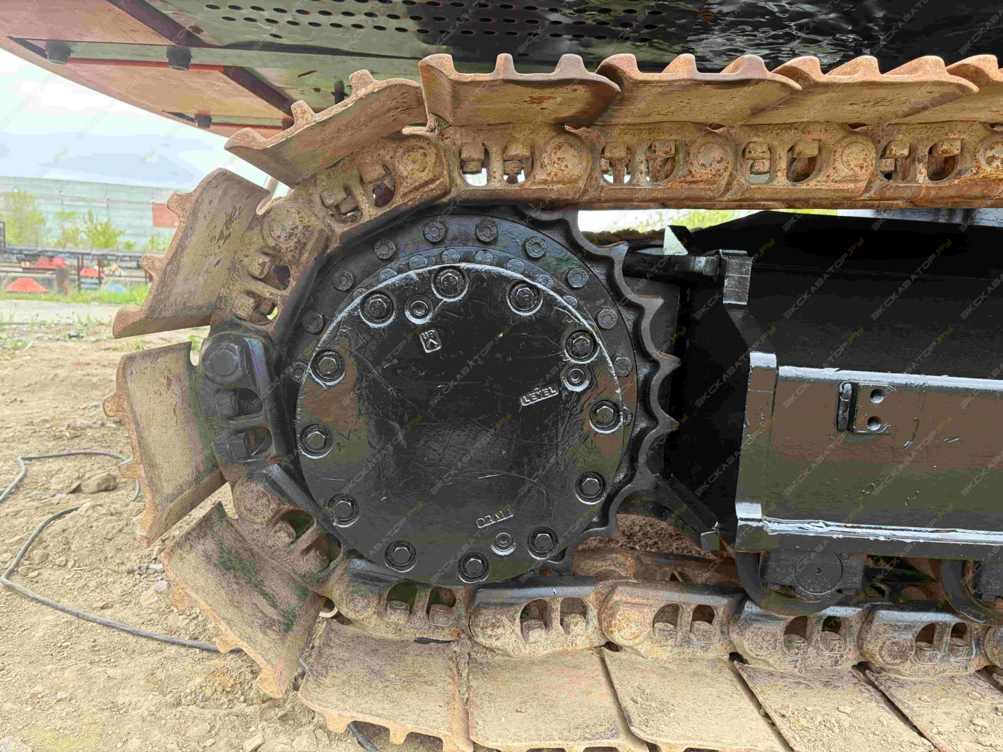 Hitachi ZX240LC [30]