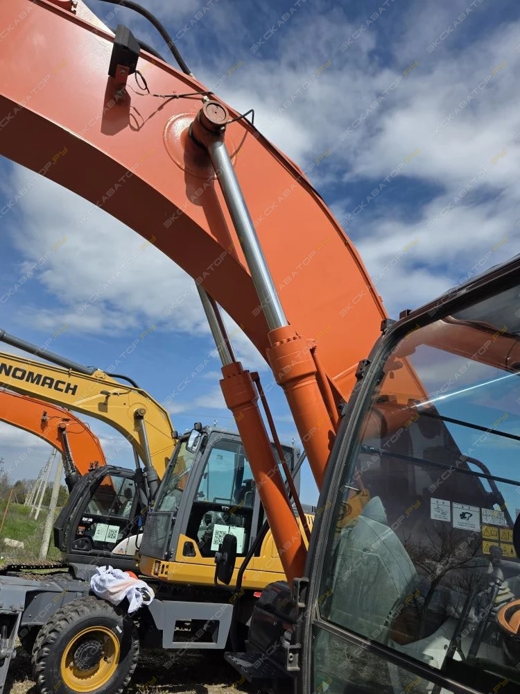 Hitachi ZX200-5 [18]
