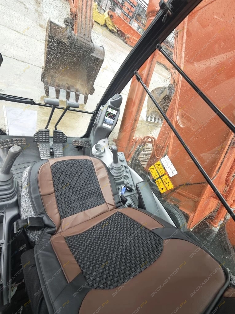 Hitachi ZX240LC [18]