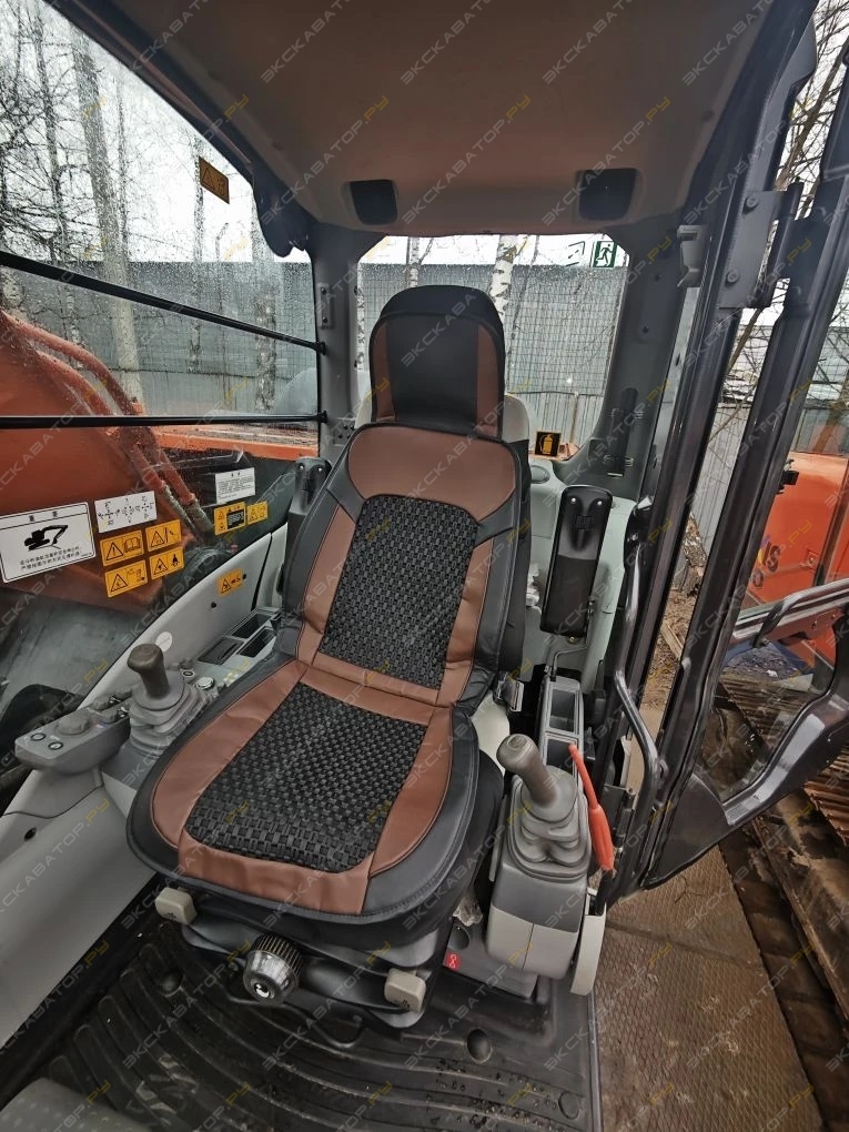 Hitachi ZX200-5 [13]