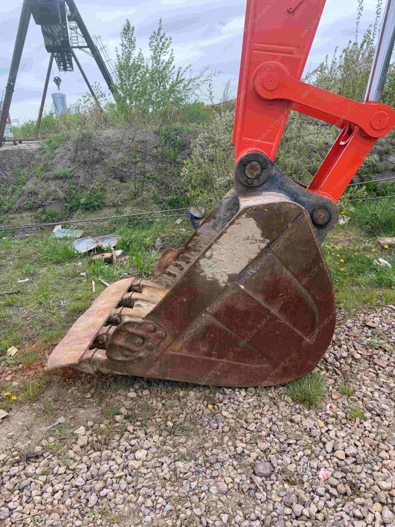 Hitachi ZX240LC [27]