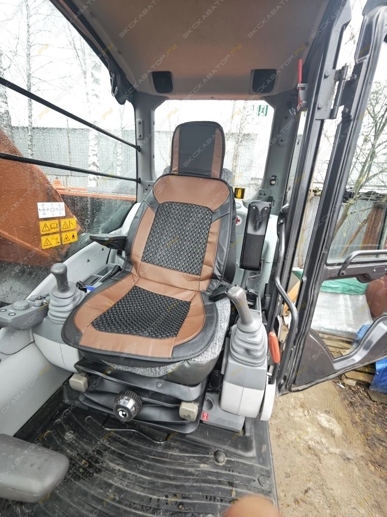Hitachi ZX240LC [17]