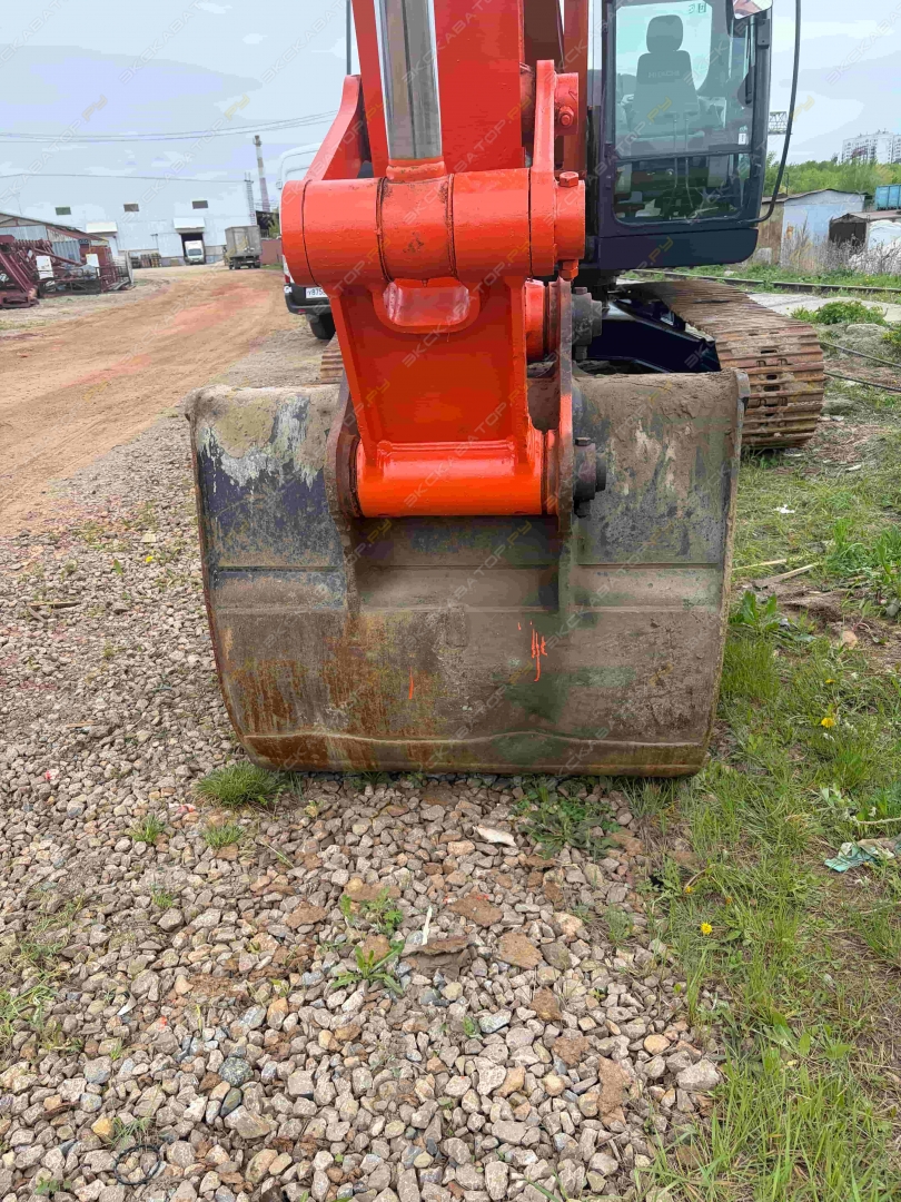 Hitachi ZX240LC [26]
