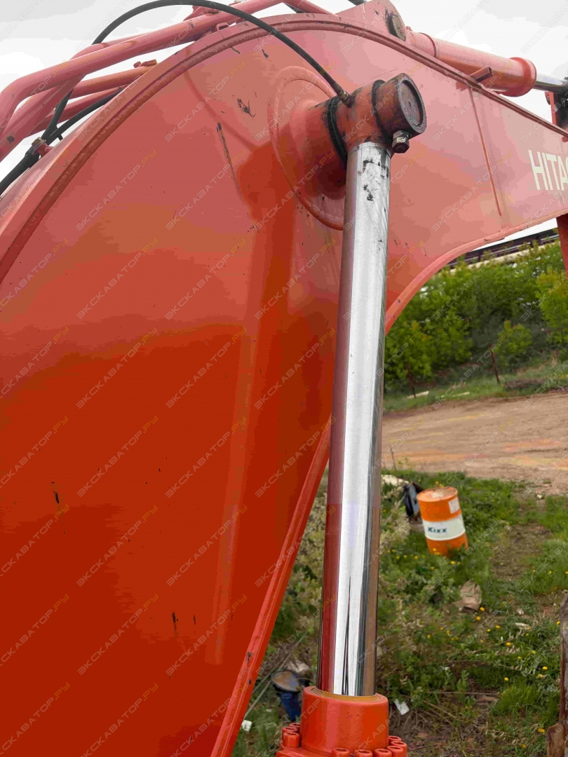 Hitachi ZX240LC [14]