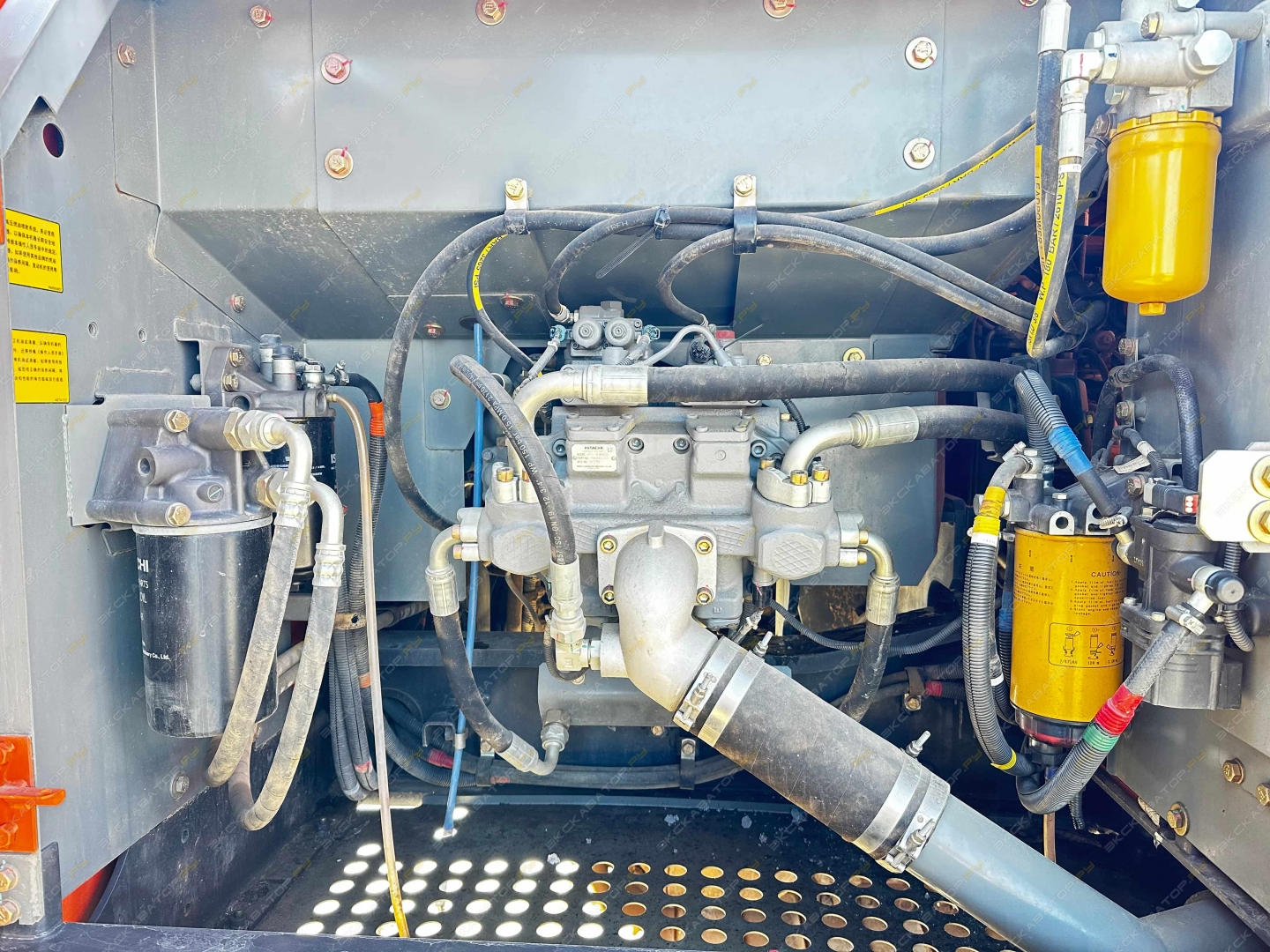 Hitachi ZX200-5 [14]