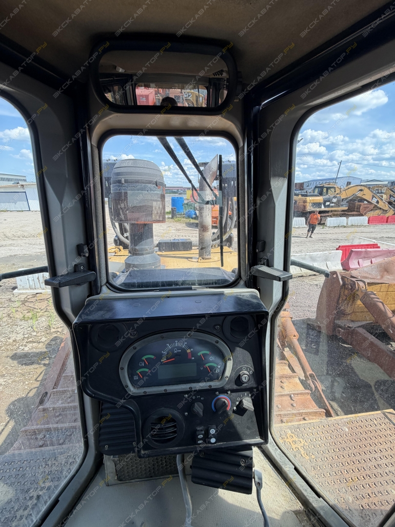 Caterpillar D7R [8]