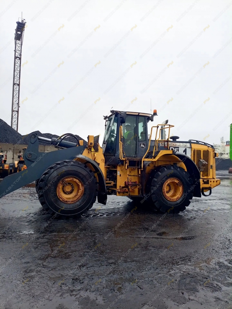 John Deere 744K High-Lift Waste Handler [7]
