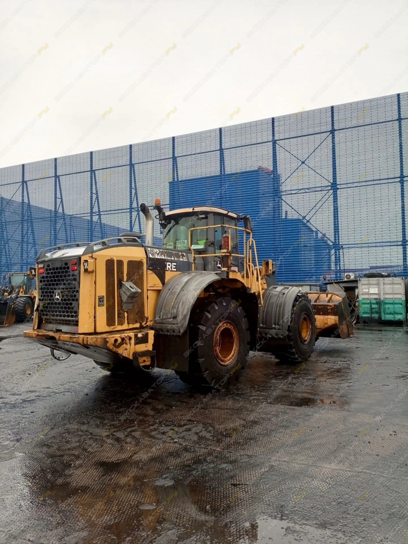 John Deere 744K High-Lift Waste Handler [8]