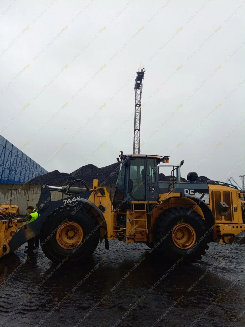 John Deere 744K High-Lift [8]