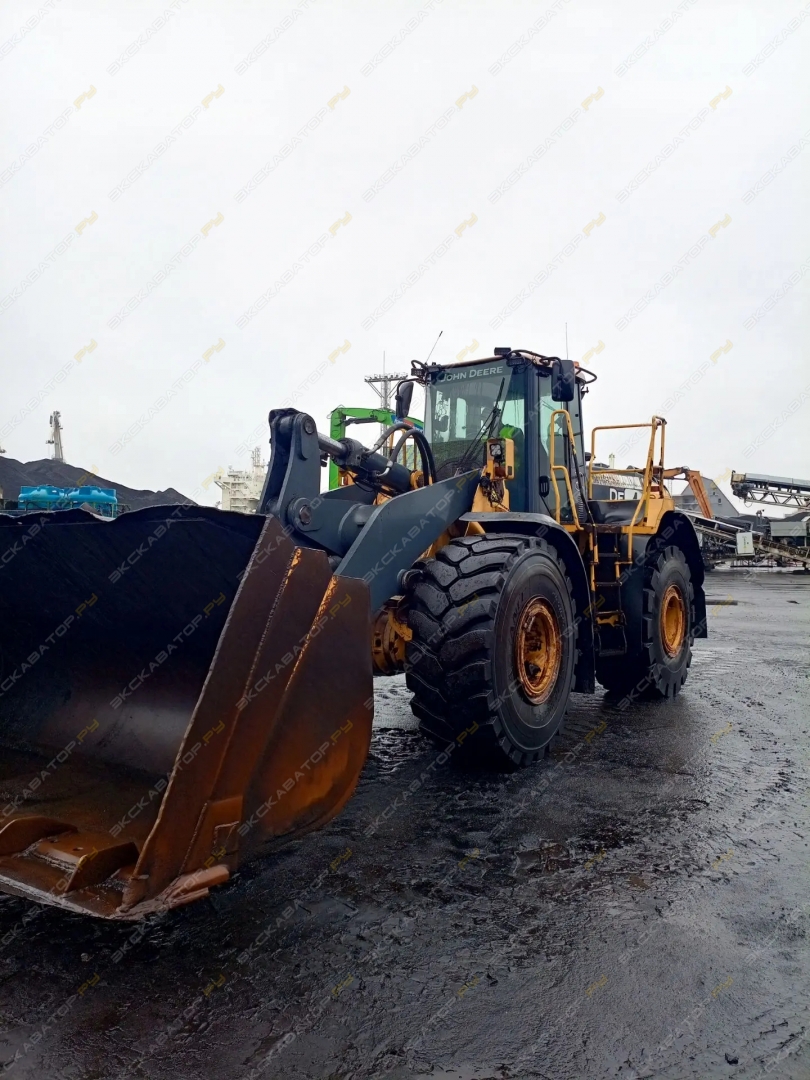 John Deere 744K High-Lift Waste Handler [3]