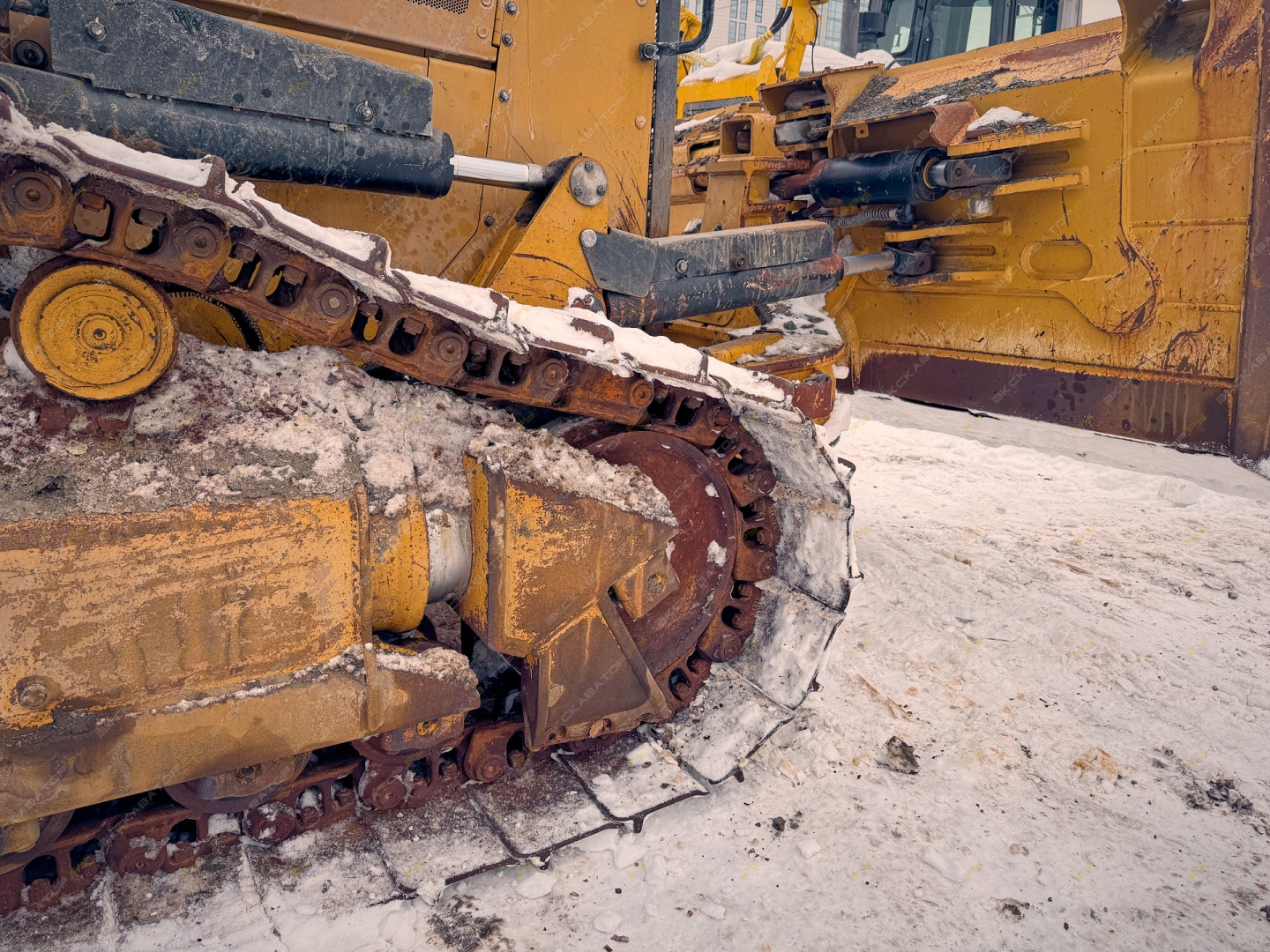 Caterpillar D5 [21]