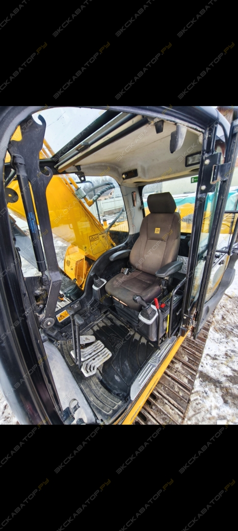 JCB JS 220LC [4]