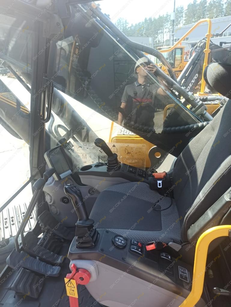 Volvo EC380DL [14]