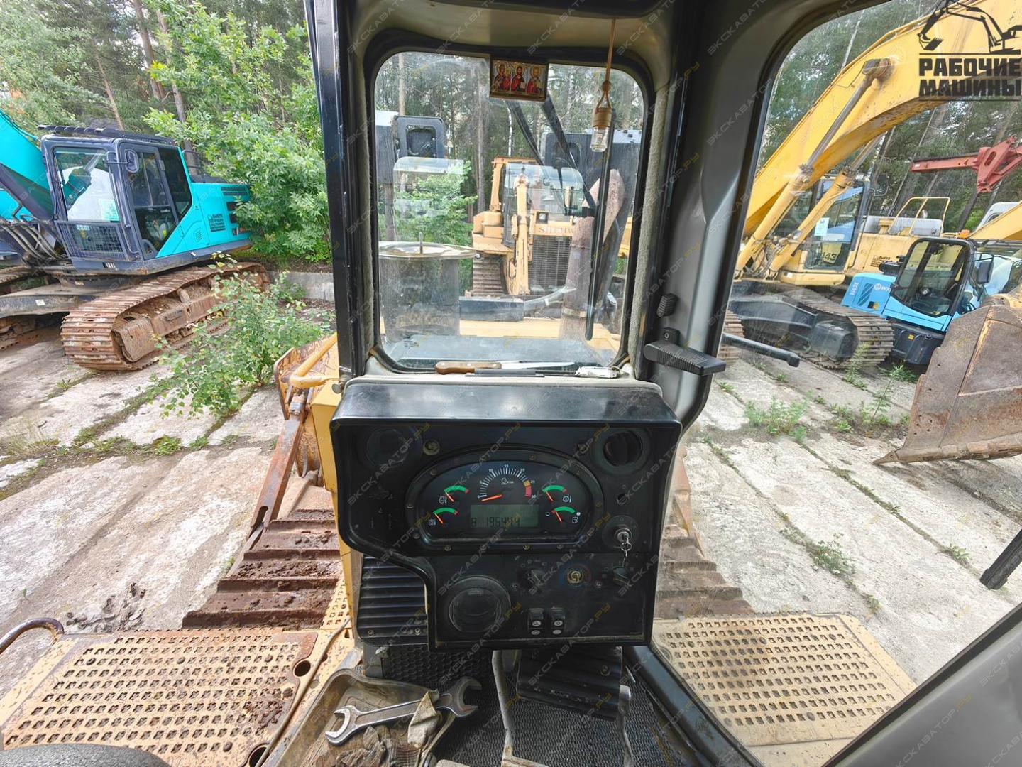 Caterpillar D6R [11]