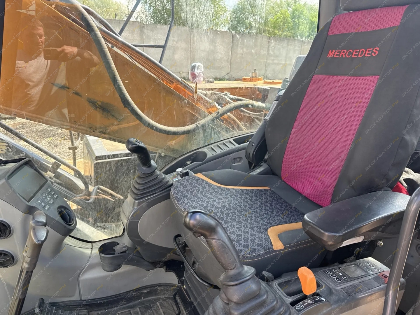 Case CX220C [6]