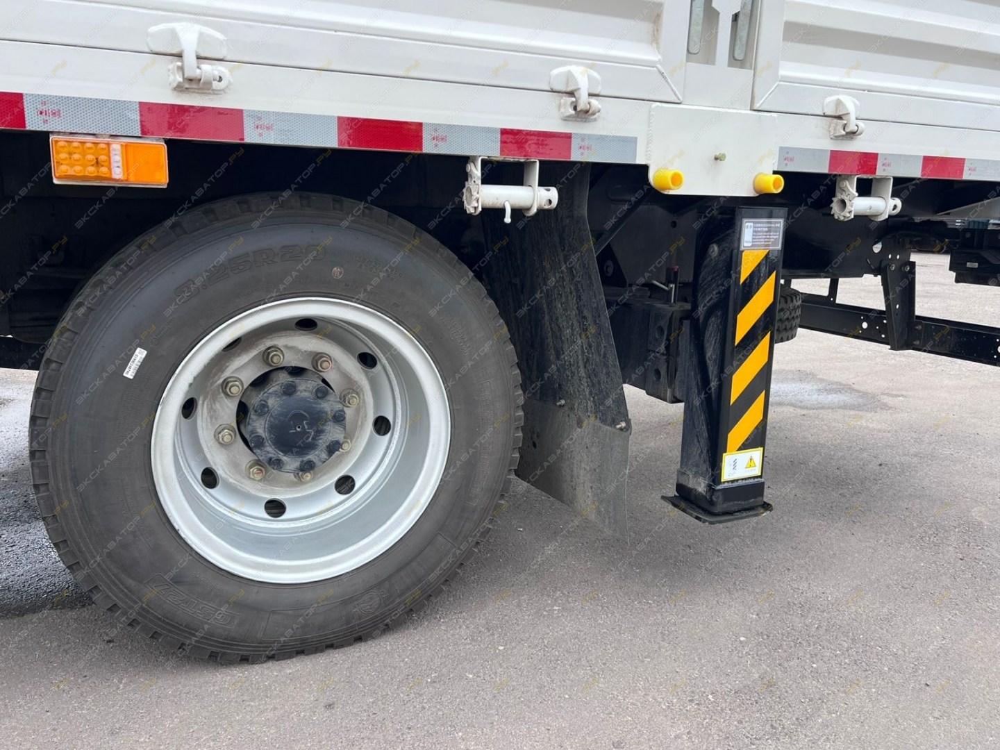 Isuzu Elf [12]