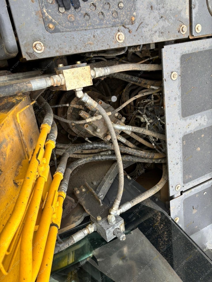 Sumitomo SH250-6 [10]