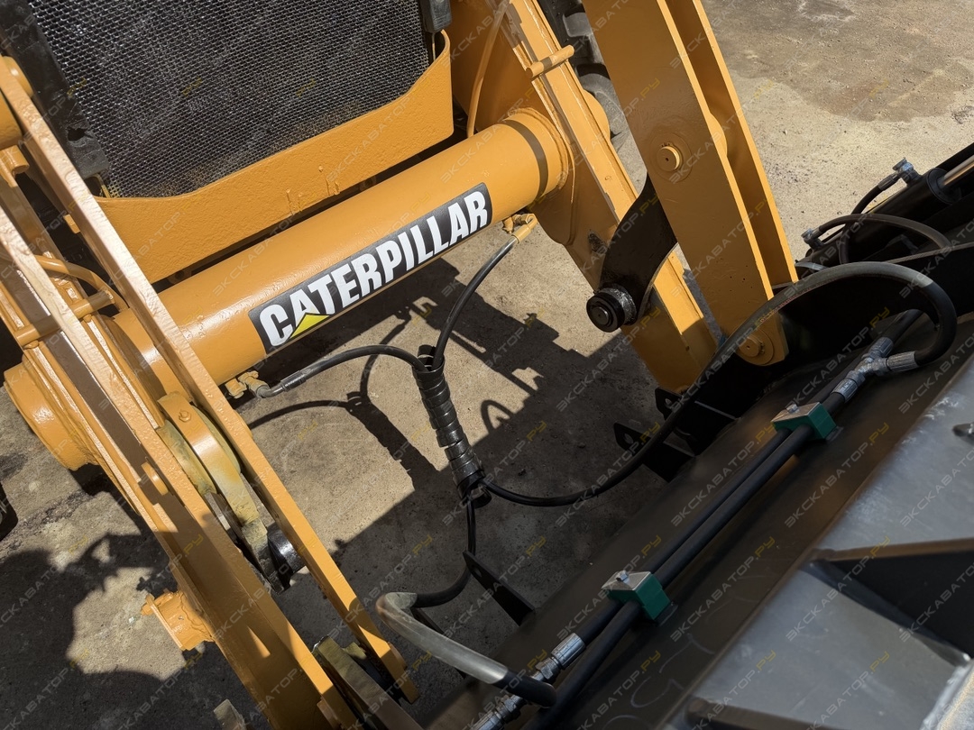 Caterpillar 428E [34]