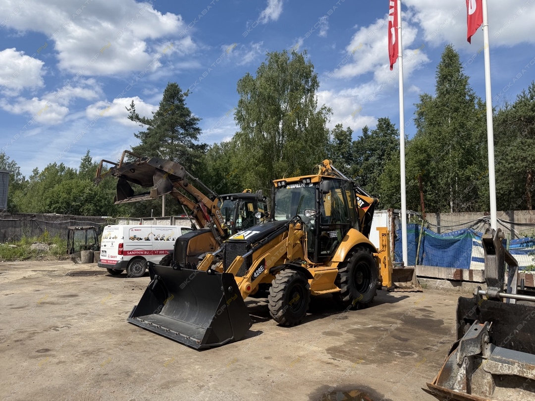 Caterpillar 428E [31]