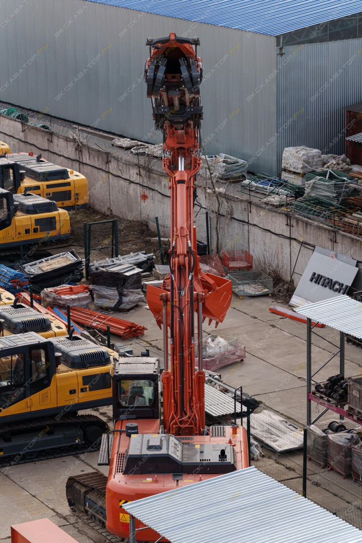 Hitachi ZX330-5A [10]