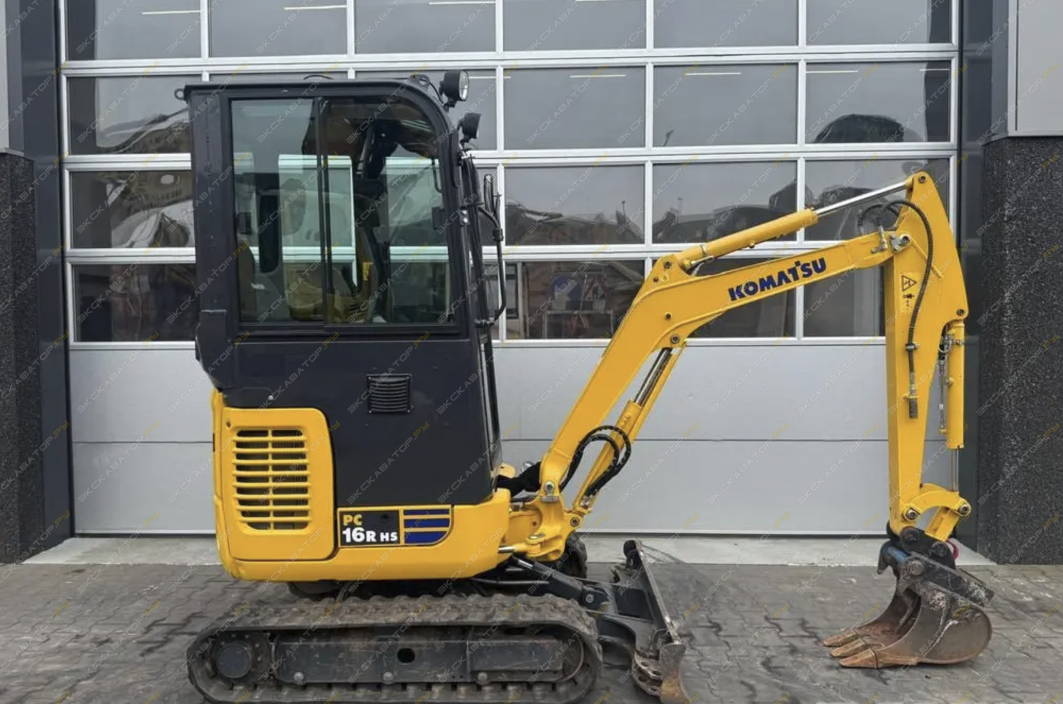 Komatsu PC16R-2HS [12]