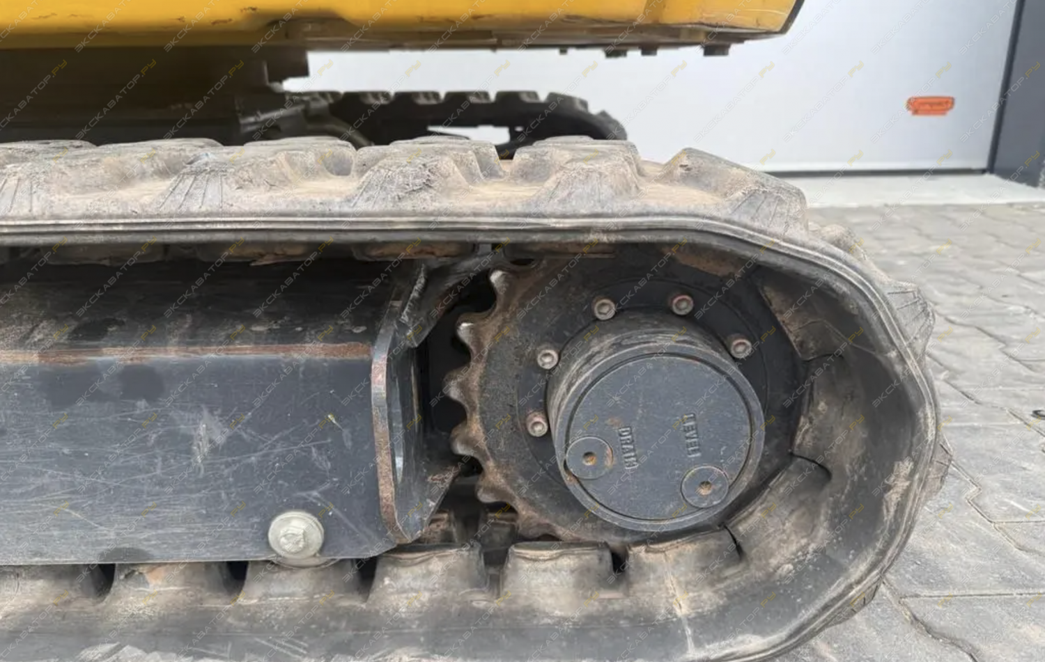 Komatsu PC16R-2HS [4]
