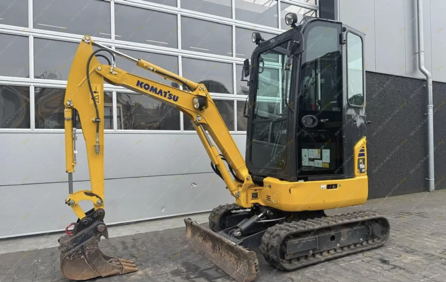 Komatsu PC16R-2HS [15]