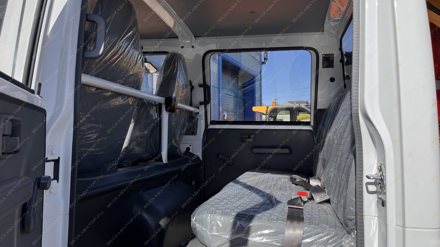 ELF 4x4 двойная кабина высота 20 м [23]