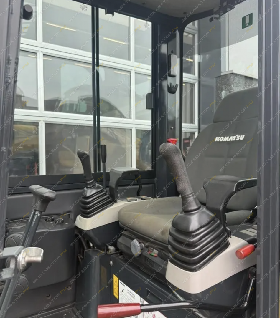 Komatsu PC16R-2HS [10]
