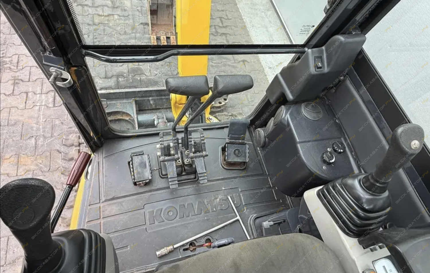 Komatsu PC16R-2HS [19]