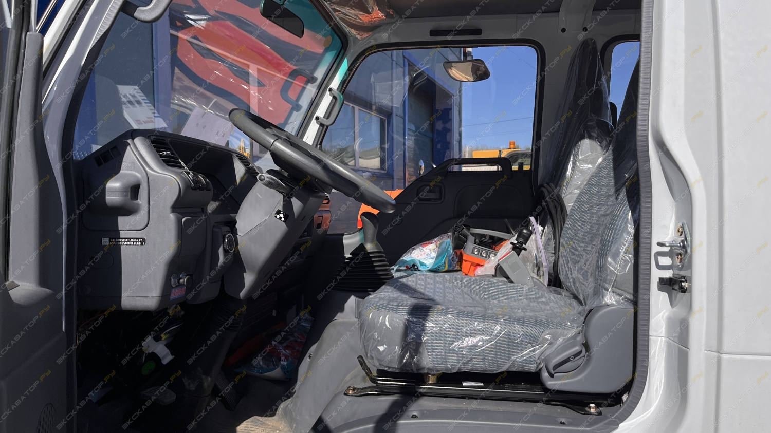 ELF 4x4 двойная кабина высота 20 м [20]