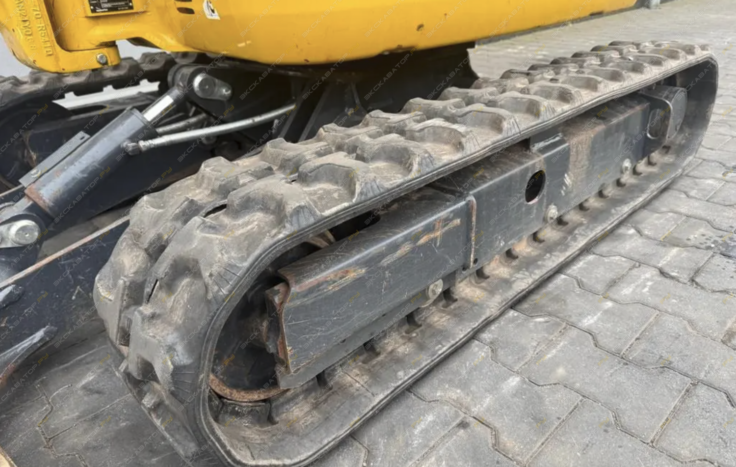 Komatsu PC16R-2HS [16]