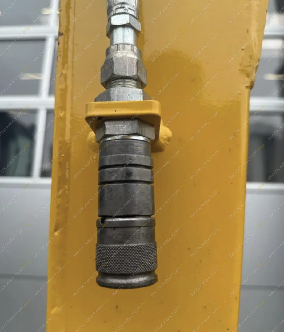 Komatsu PC16R-2HS [2]