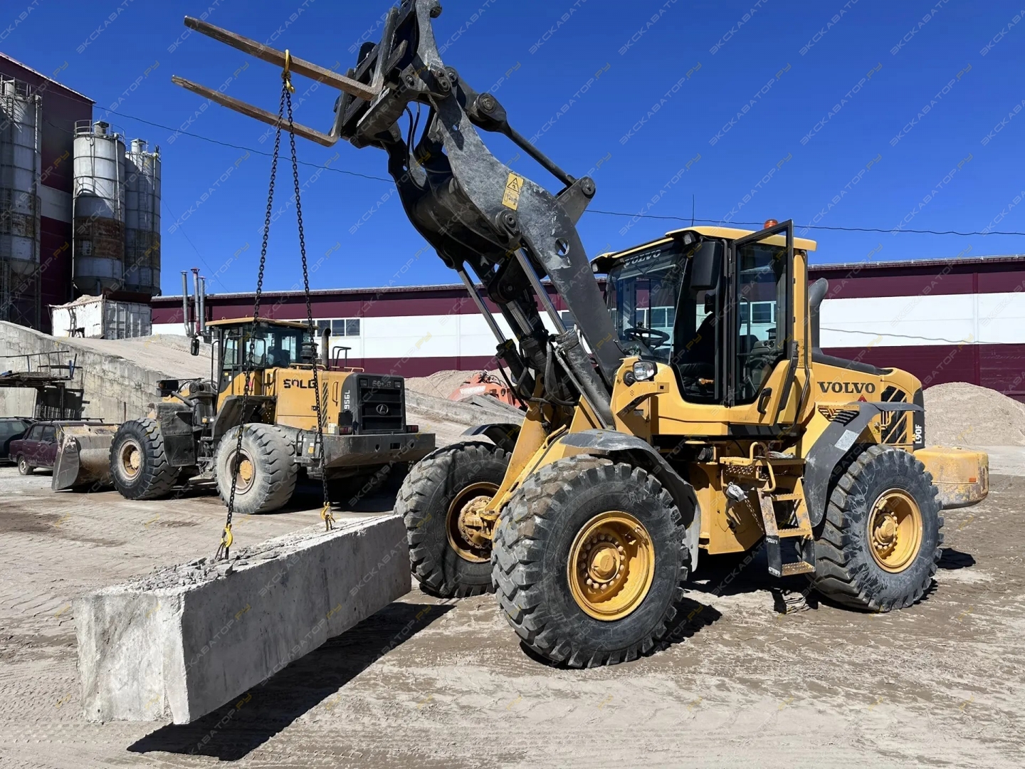 Volvo L90F [6]
