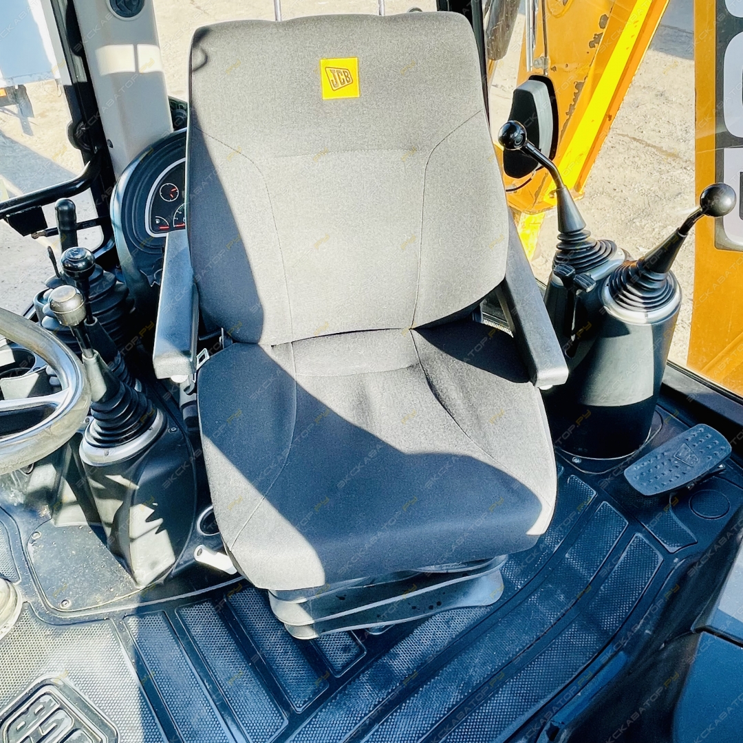 JCB 3CX [15]
