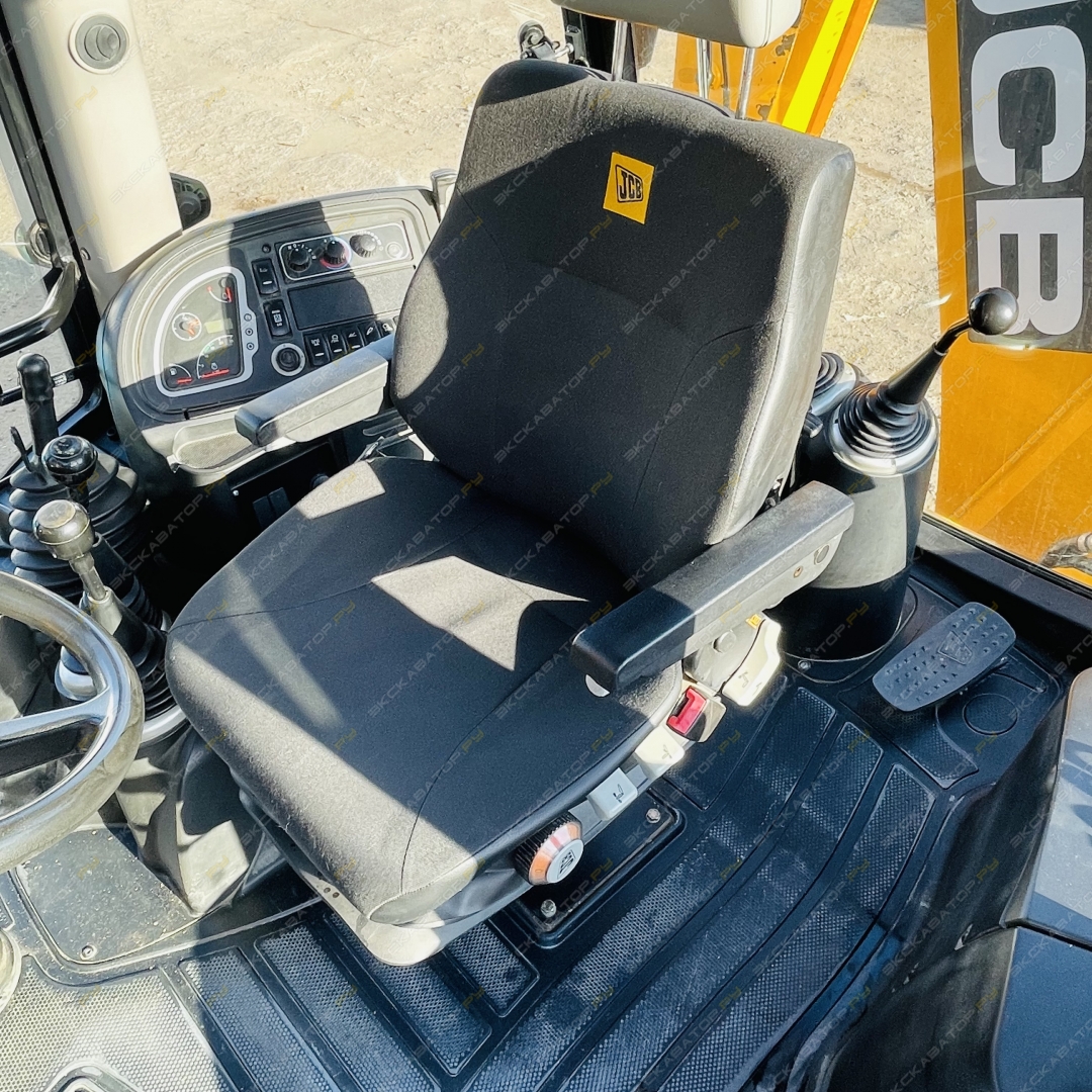 JCB 3CX [16]