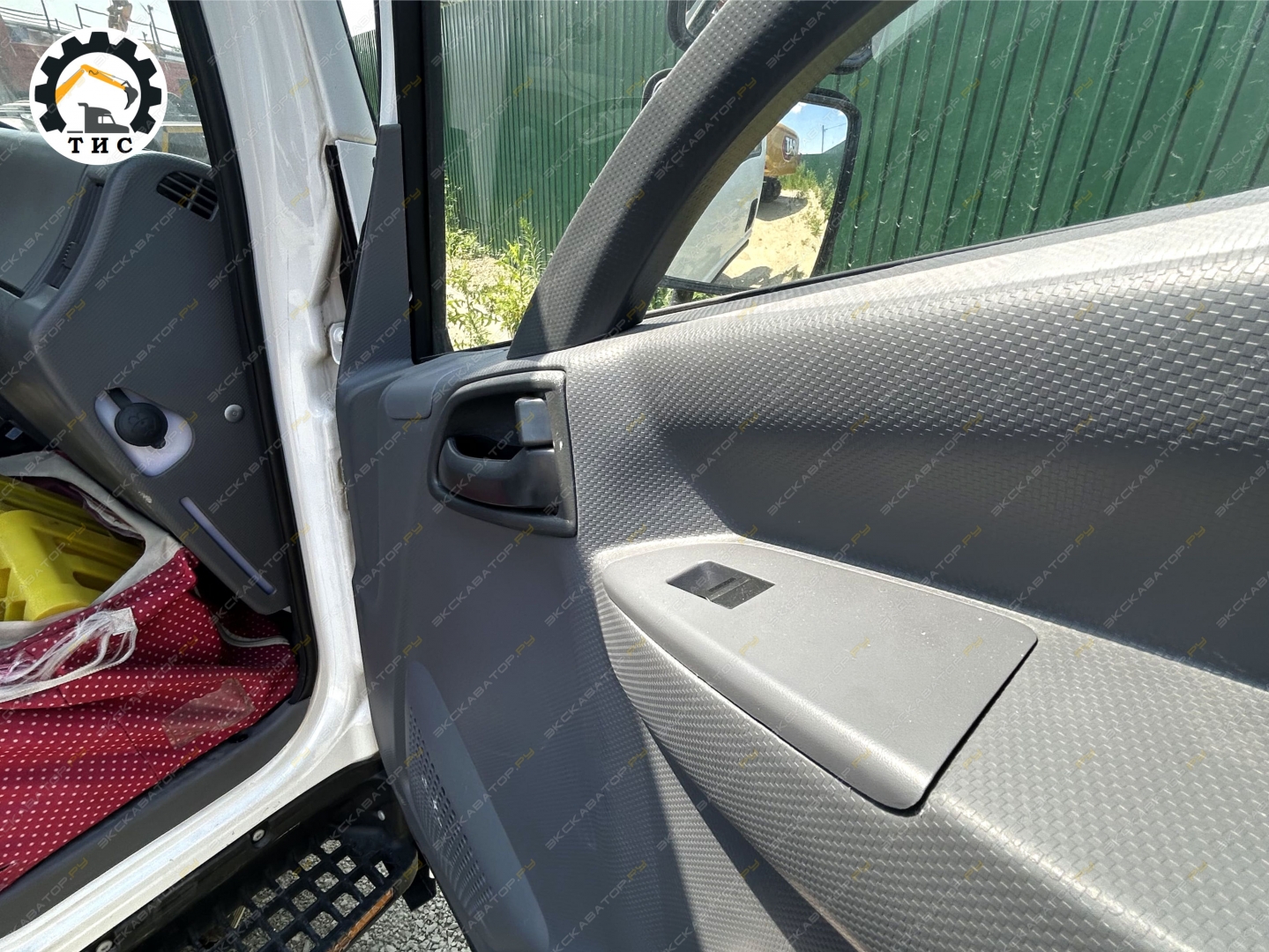 Isuzu Elf [11]