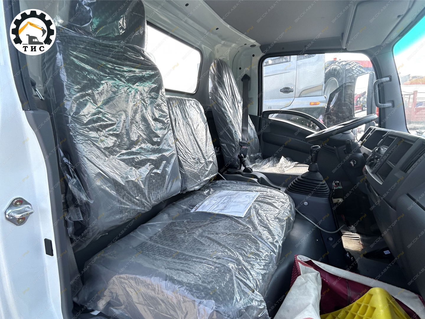 Isuzu Elf [12]
