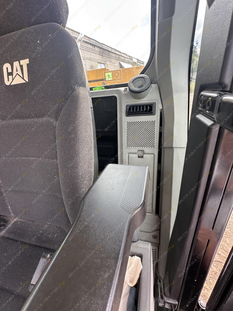 Caterpillar 320 [8]