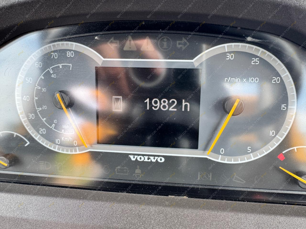 Volvo A40G [9]