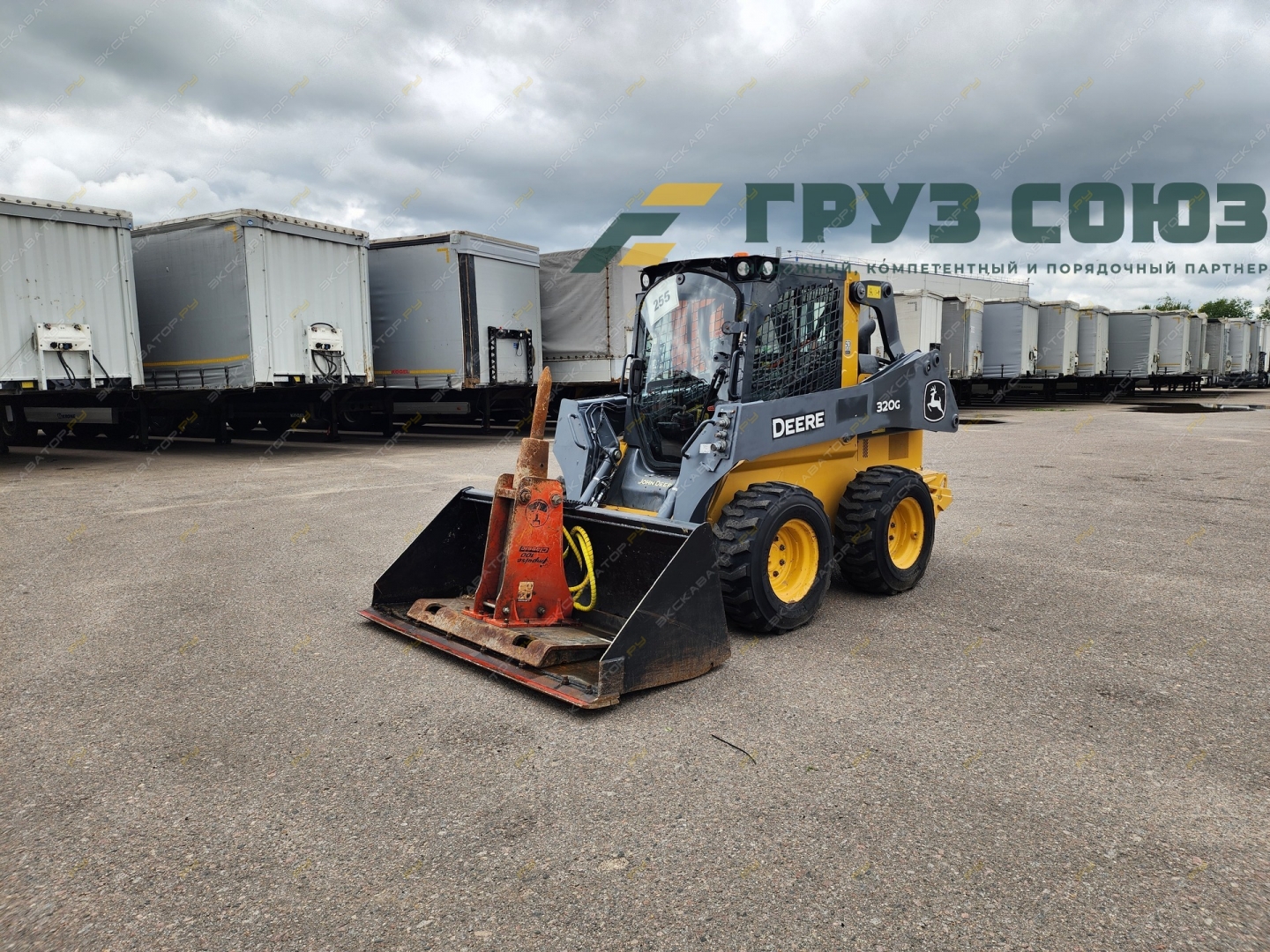 John Deere 320G [1]