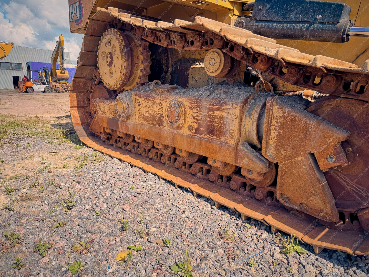Caterpillar D5 [13]