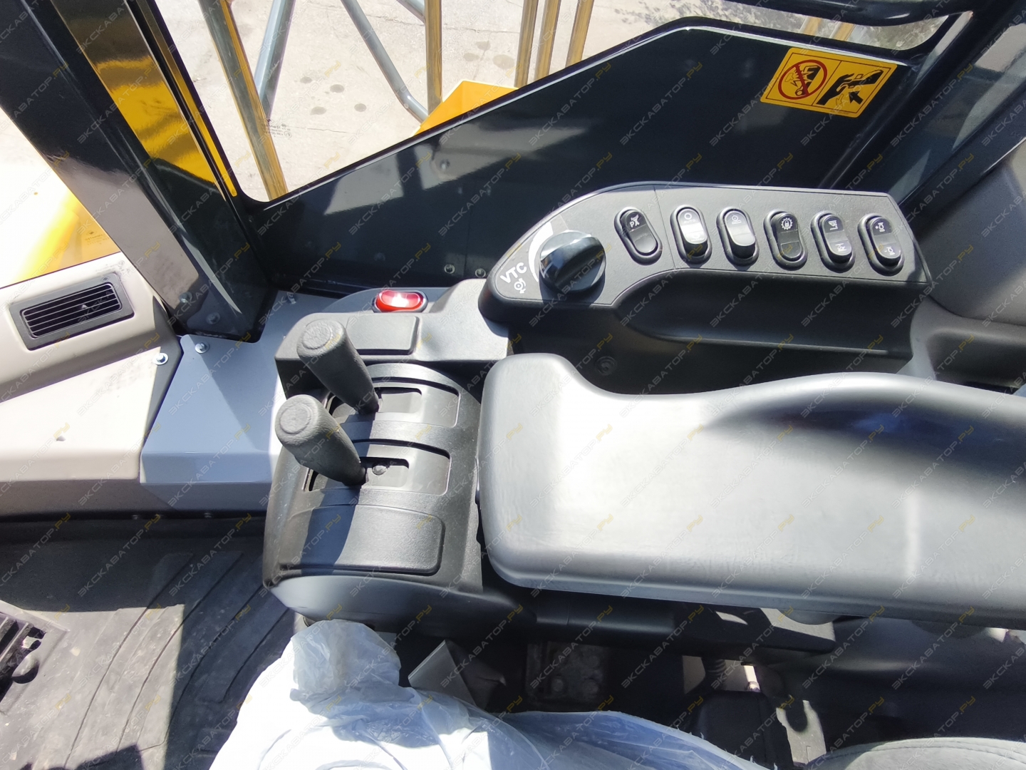 Komatsu WA600-8 [18]